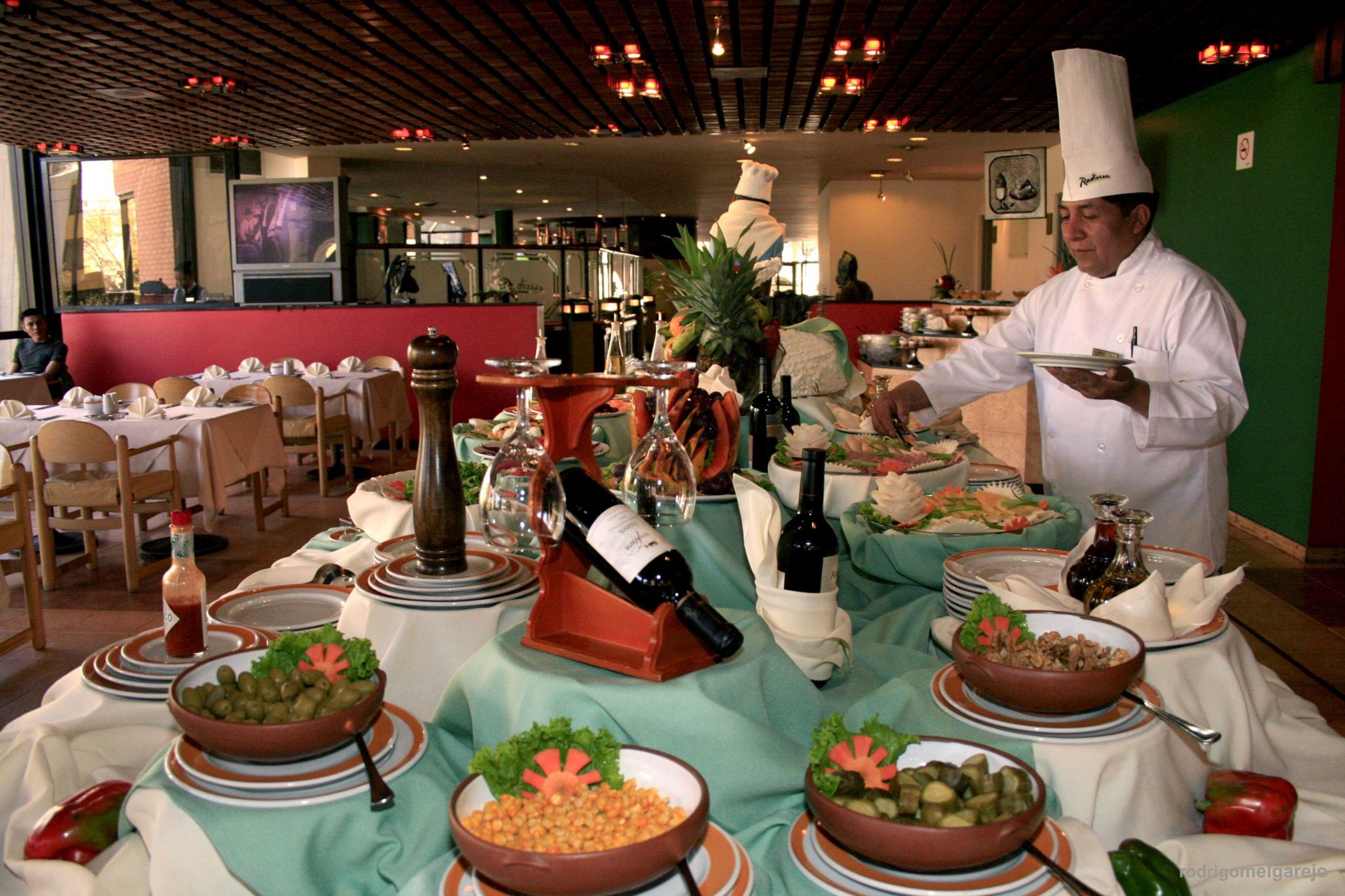 Real Plaza Hotel & Convention Center La Paz Restaurang bild